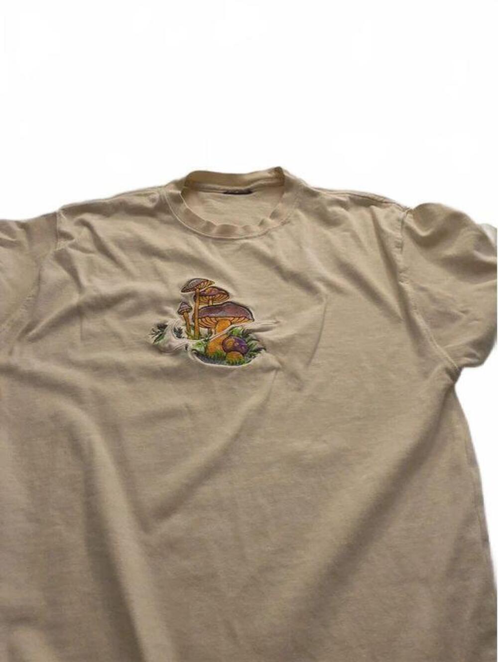 Nike Embroidered Mushroom T Shirt Large Cream Beige Swoosh Graphic Tee